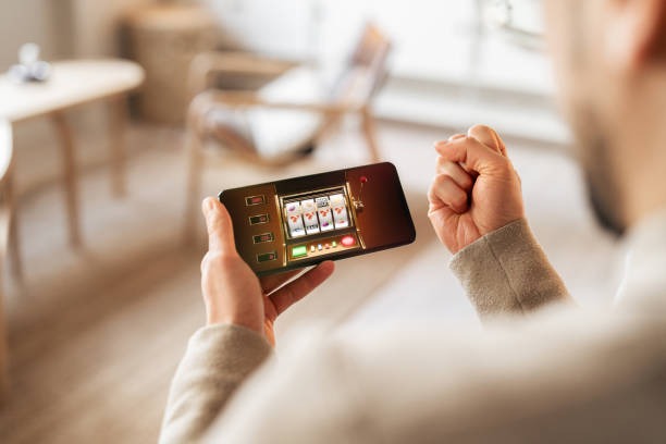 interwin heylink mobile app interface showing live-dealer table and navigation menu